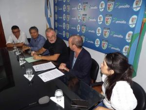 Lee más sobre el artículo Ramallo: el Intendente Poletti firmó convenios para cursar carreras universitarias