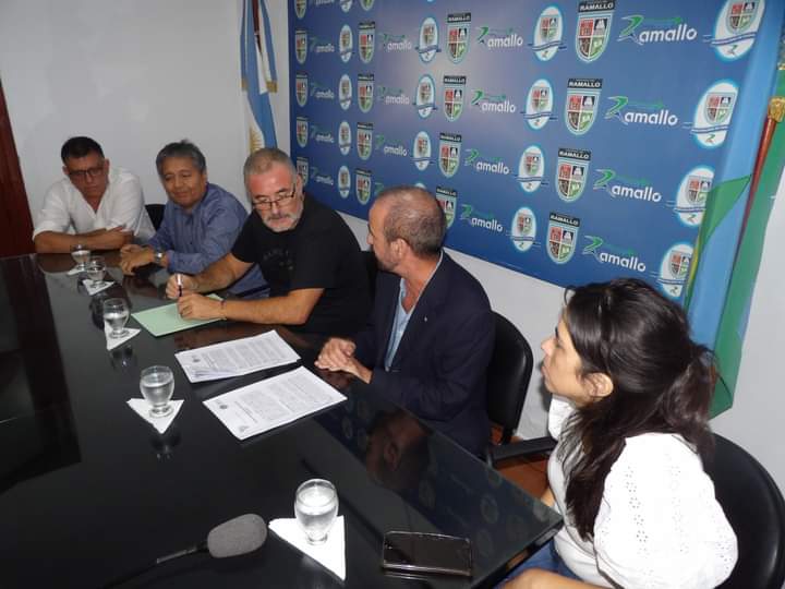 Lee más sobre el artículo Ramallo: el Intendente Poletti firmó convenios para cursar carreras universitarias