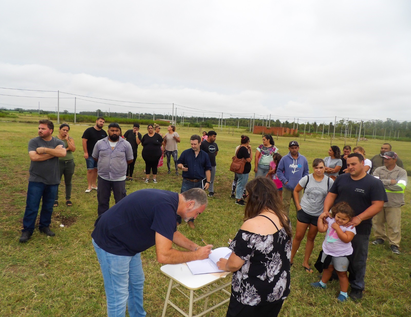 Lee más sobre el artículo Ramallo: el Intendente Poletti entregó 28 terrenos del Loteo Velázquez