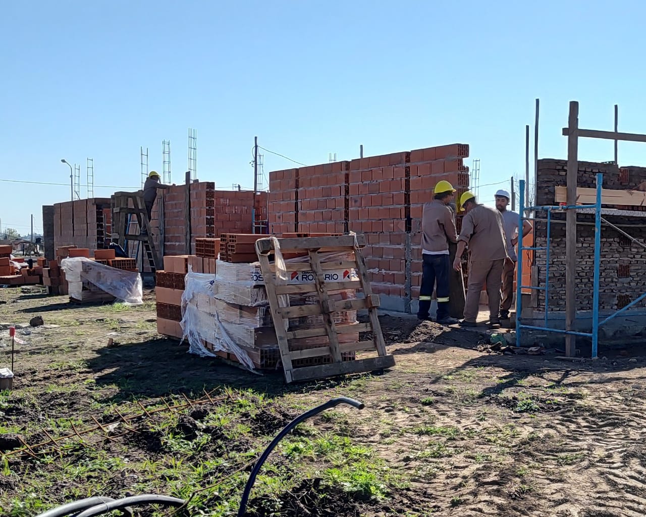 Lee más sobre el artículo Milei lo hizo: paralizan construcción de viviendas del ProCreAr en San Nicolás