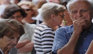 Lee más sobre el artículo El Gobierno estudia pasar a planes sociales a los jubilados que accedieron por moratoria