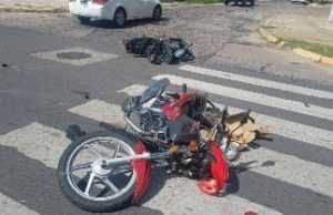 Lee más sobre el artículo Dos heridos tras chocar motos en Avenida Falcón y Bolívar