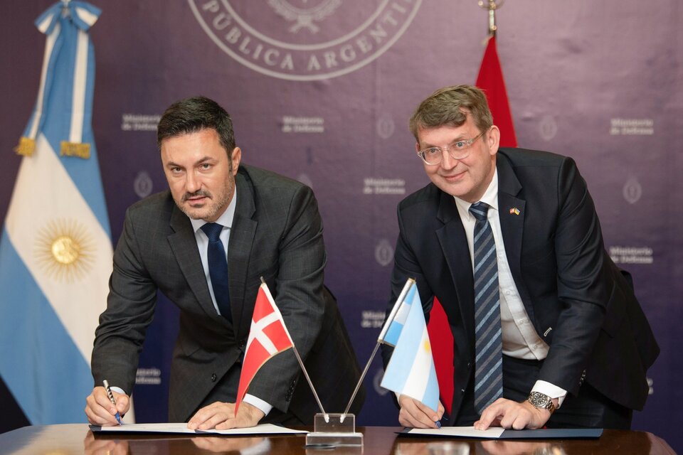 Lee más sobre el artículo «No hay plata», pero el gobierno de Milei compra aviones de guerra a Dinamarca