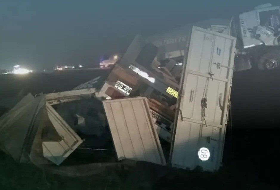 Lee más sobre el artículo Chocaron dos camiones en la Autopista