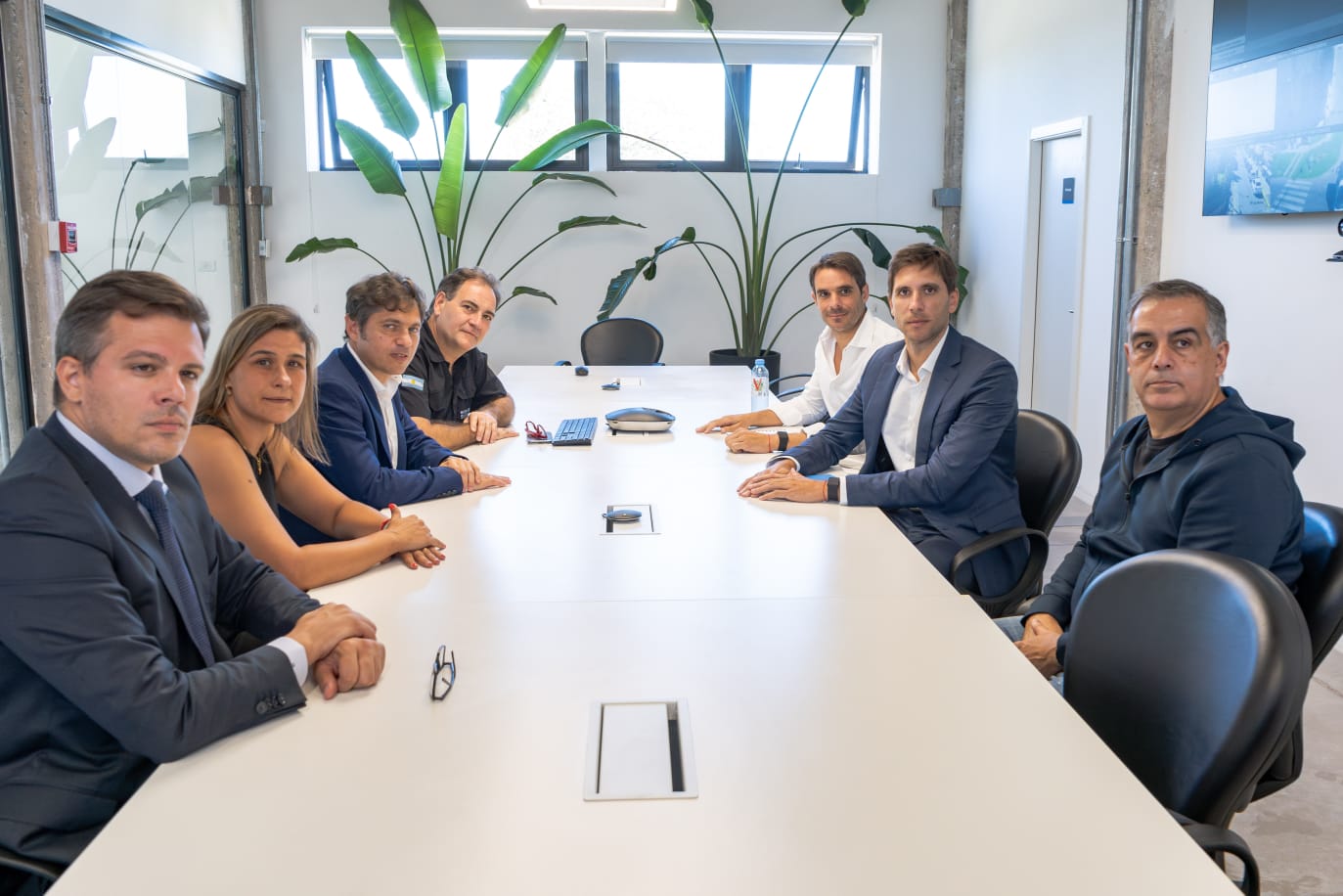 Lee más sobre el artículo Todo un gesto: el Intendente Santiago Passaglia recibió a Kicillof en el municipio