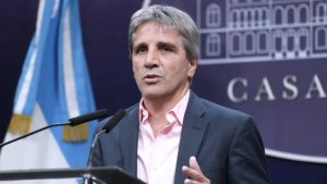 Lee más sobre el artículo Las mentiras de Caputo detrás del supuesto de aumento de jubilaciones 
