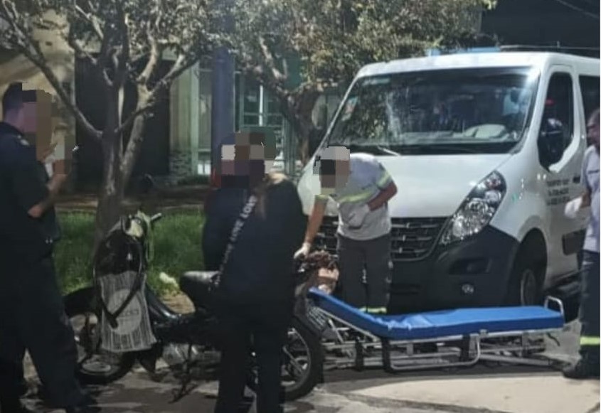 Lee más sobre el artículo Una mujer sufrió lesiones graves tras ser atropellada por moto en Alberdi y San Martín