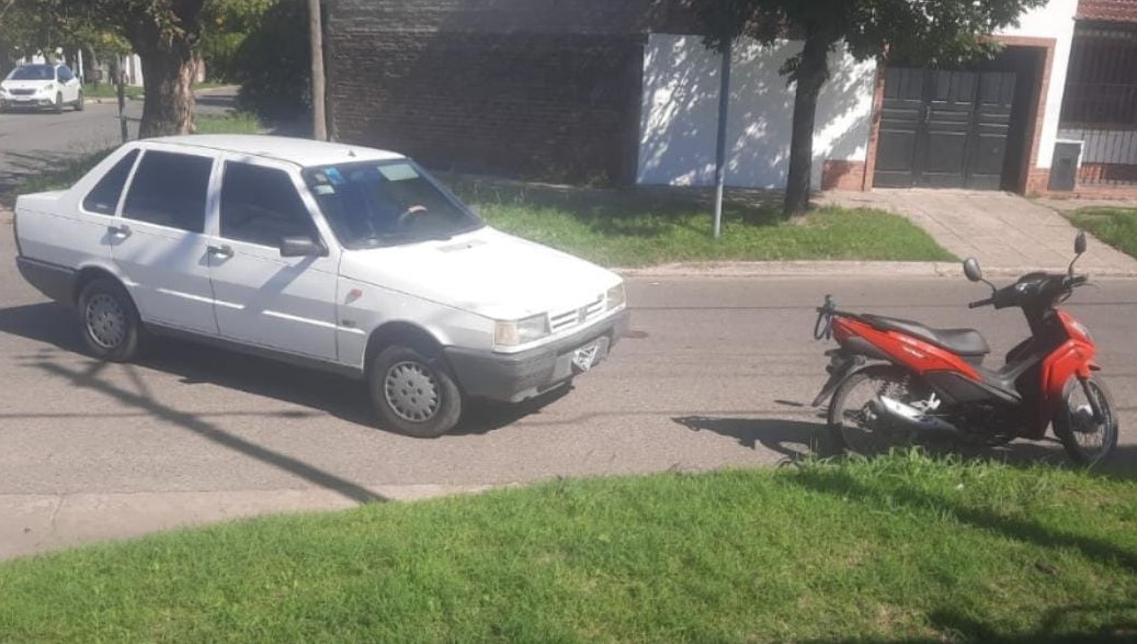 Lee más sobre el artículo Dos heridos tras nuevo accidente entre auto y moto