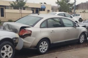 Lee más sobre el artículo Conductor chocó a vehículos estacionados frente a la Unidad Penal n°3