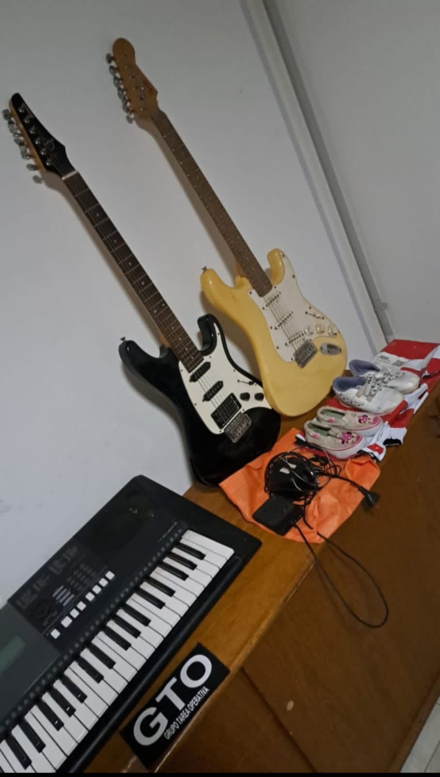 Lee más sobre el artículo Recuperaron valiosas guitarras eléctricas que habían sido robadas