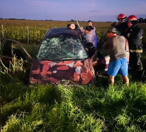 Lee más sobre el artículo Tres heridos a raíz de violento accidente en Villa Ramallo