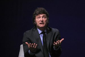 Lee más sobre el artículo Milei se despide de la «V» y camina a una «L»