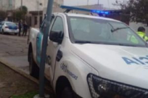 Lee más sobre el artículo Colisionaron un auto y móvil policial en Barrio Urquiza