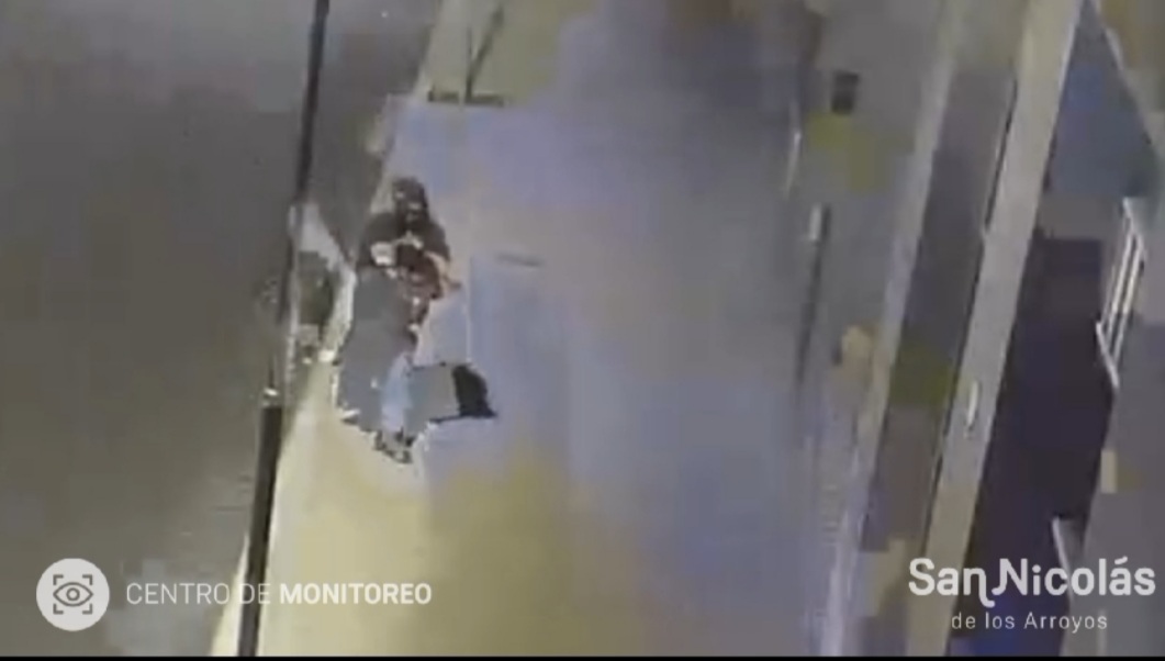 Lee más sobre el artículo Un hombre fue detenido tras robar y agredir a la policía