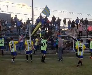 Lee más sobre el artículo Fútbol local: ganó 12 de Octubre y se afianza como puntero