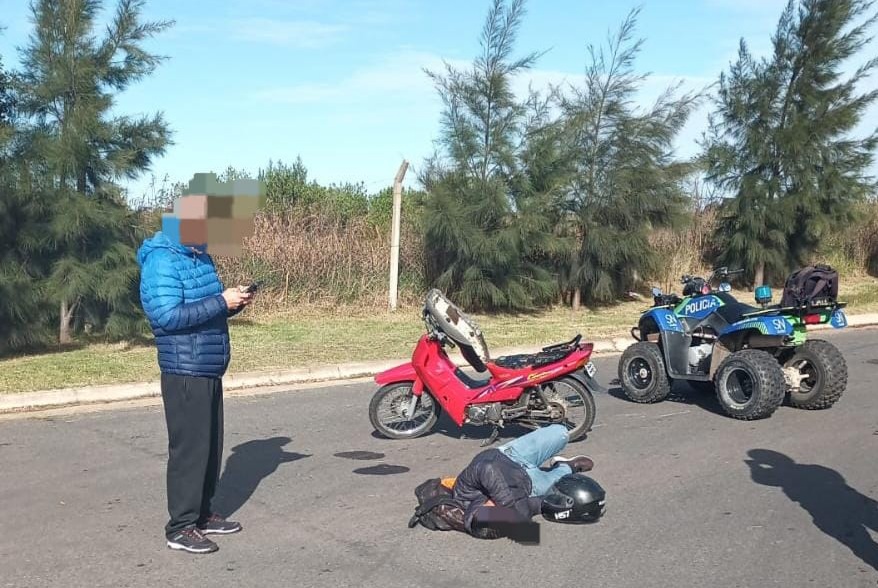 Lee más sobre el artículo Chocaron auto y moto en zona sur de la ciudad