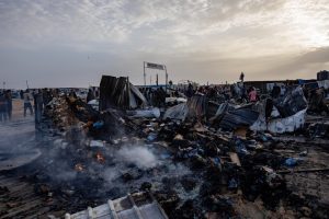 Lee más sobre el artículo Indignación mundial por el ataque israelí a un refugio en Rafah