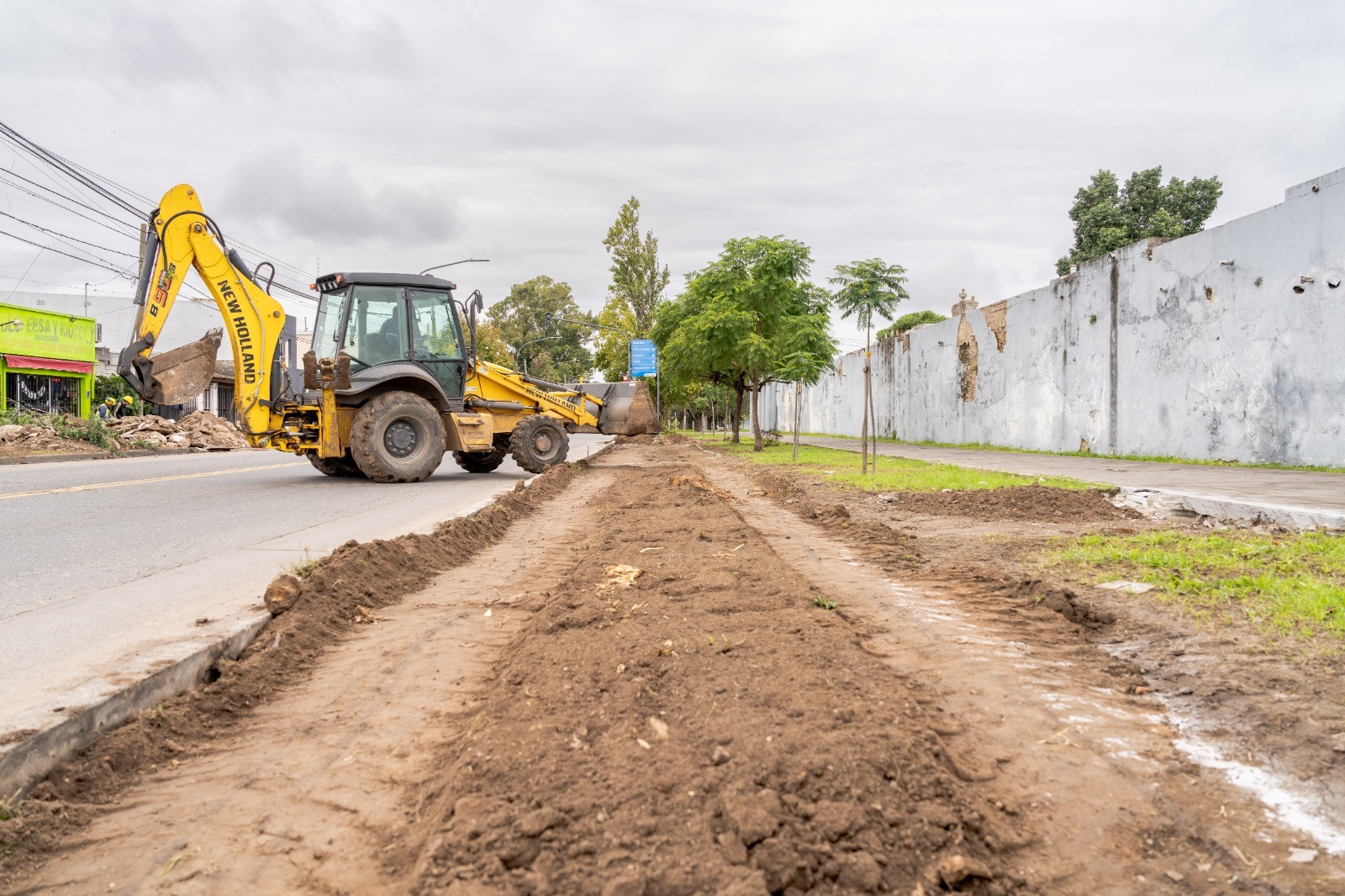 Lee más sobre el artículo Avanza la construcción de veredas y puesta en valor de Avenida Illia