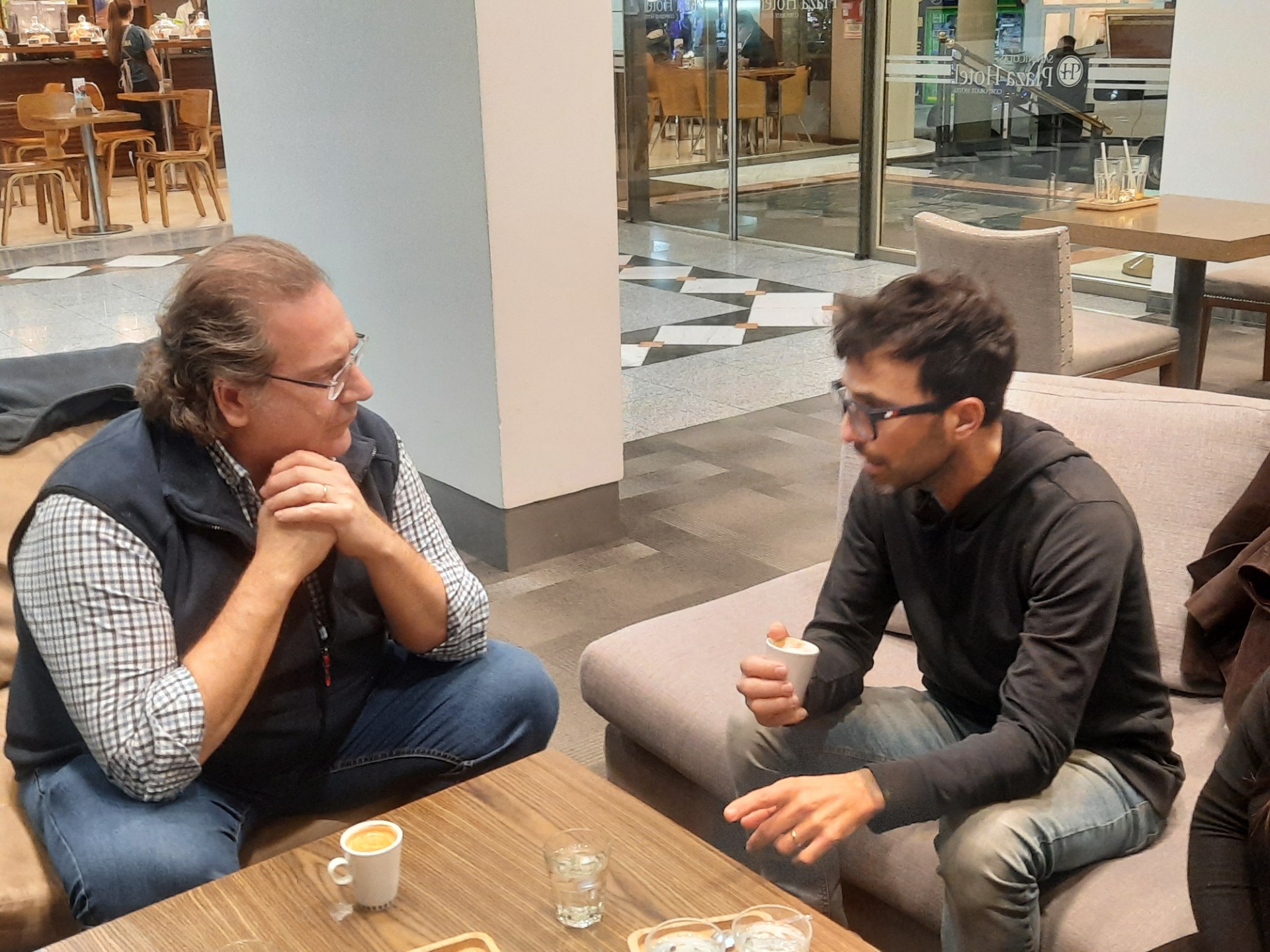 Lee más sobre el artículo Lucas Raspall estuvo en San Nicolás: “Los jóvenes no están perdidos, sino que están buscando”