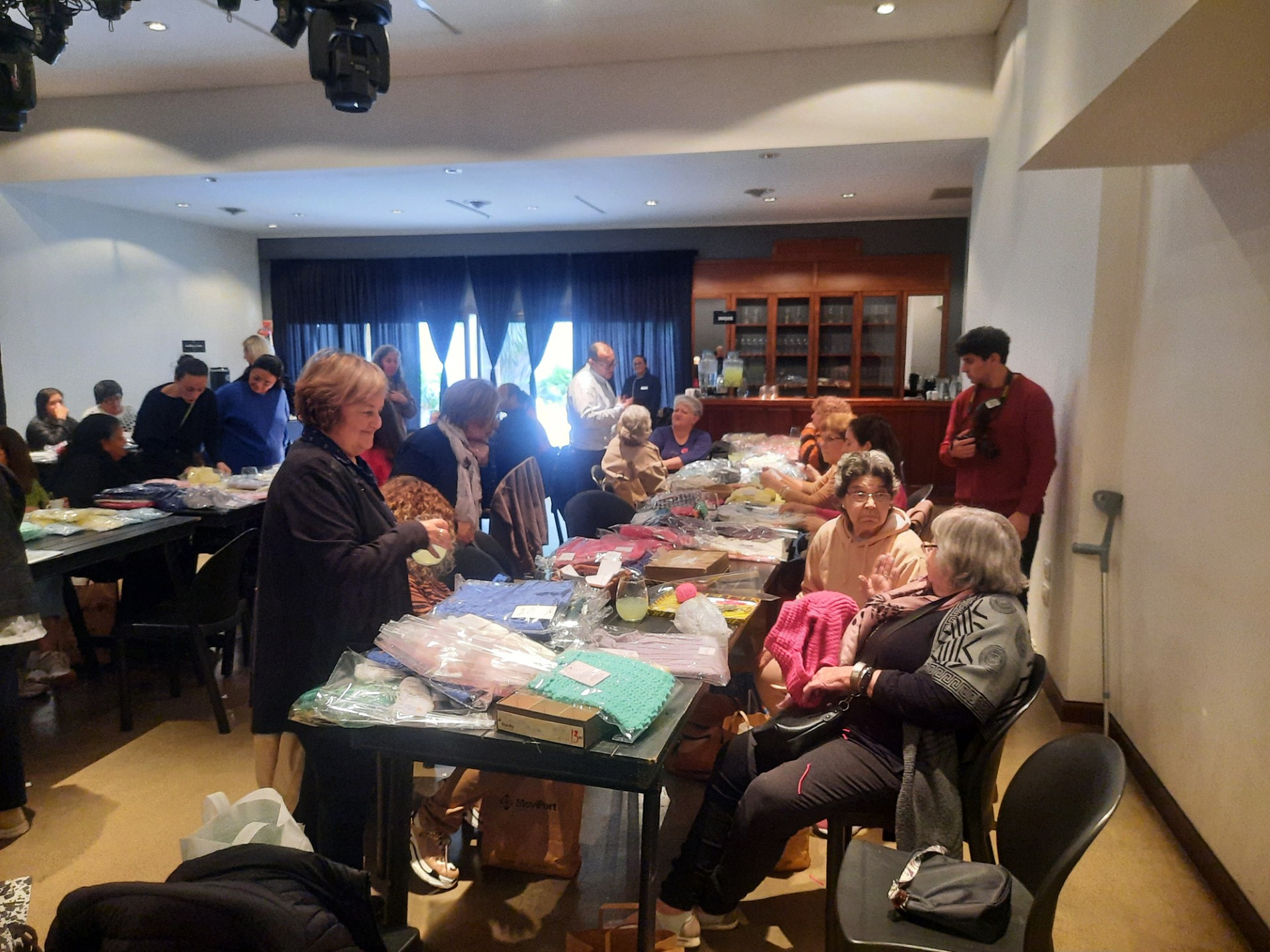 Lee más sobre el artículo Tejido Solidario, el proyecto de la Fundación Moviport que nuclea a 55 tejedoras nicoleñas