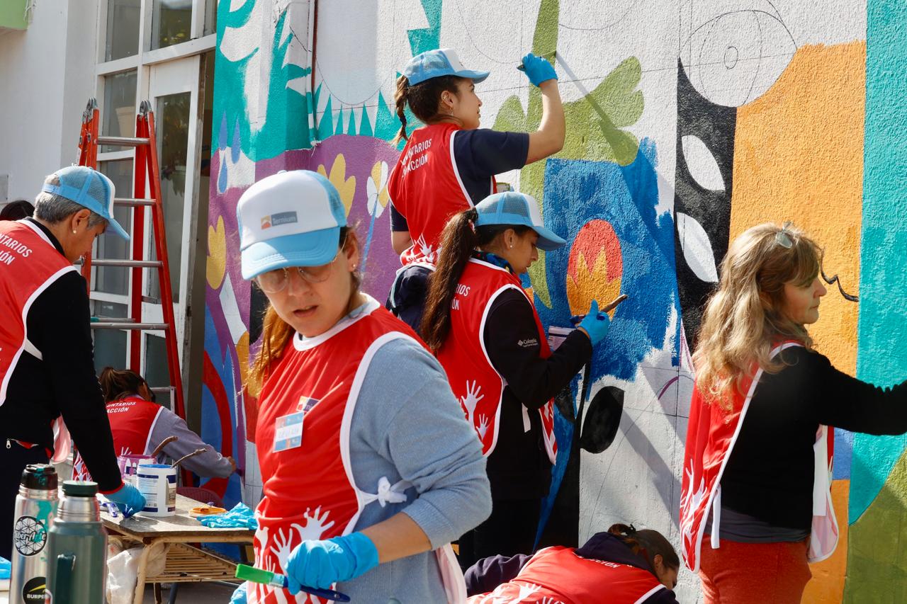 Lee más sobre el artículo Ternium: Primer día de «Voluntarios en Acción» en la Escuela Primaria n°4