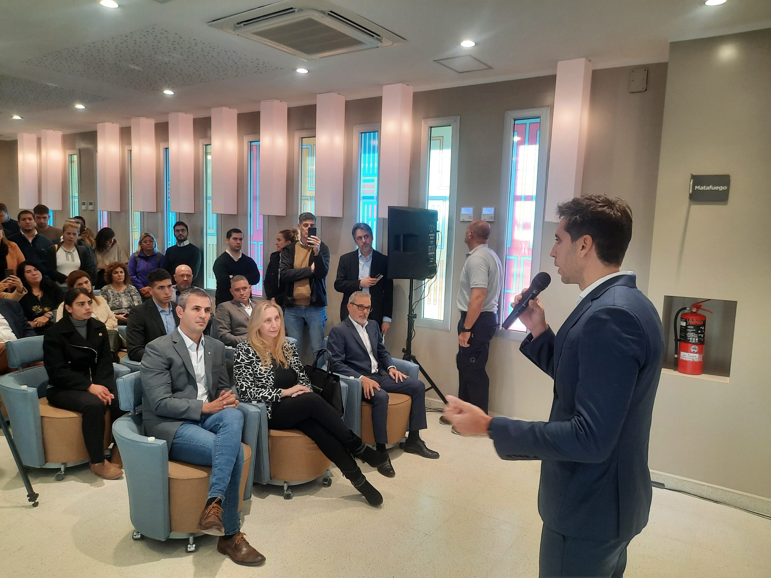 Lee más sobre el artículo Karina Milei y Martín Menem vinieron a San Nicolás para inaugurar el «voucher municipal de salud» en el Sanatorio Grupo Oroño