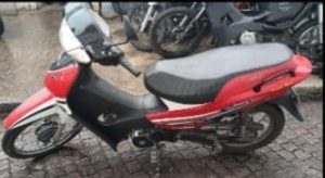 Lee más sobre el artículo Colisionaron moto y auto en pleno centro de la ciudad