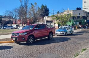 Lee más sobre el artículo Una camioneta embistió a dos peatones en Garibaldi y Almafuerte