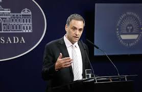 Lee más sobre el artículo Manuel Adorni y su realidad virtual: «Hoy los jubilados le están ganando a la inflación»