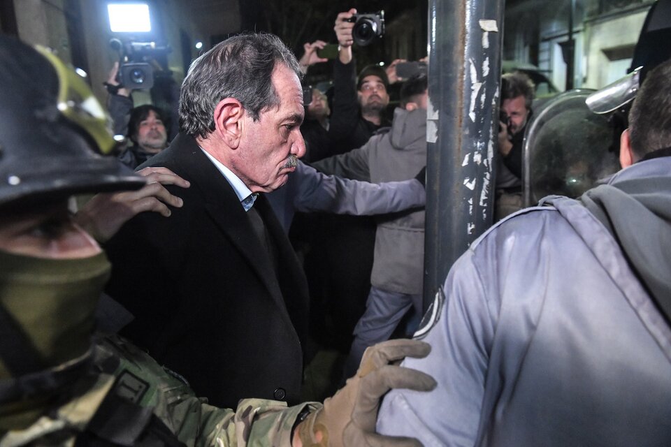 Lee más sobre el artículo Alperovich fue condenado a 16 años de prisión por abuso sexual contra su sobrina y exsecretaria