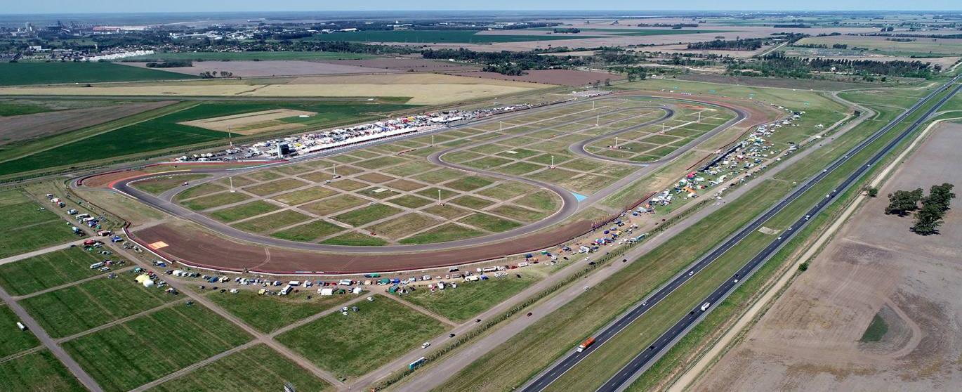 Lee más sobre el artículo Pincharon cubierta y le desvalijaron el auto frente al Autódromo San Nicolás