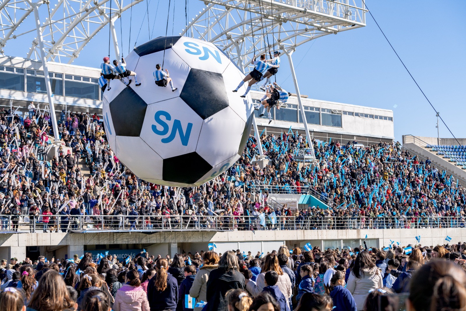 Lee más sobre el artículo Jura de la Bandera y gran espectáculo en el Estadio San Nicolás