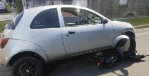 Lee más sobre el artículo Colisionaron moto con auto en el Barrio San Martín