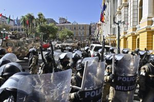 Lee más sobre el artículo Arce denuncia un intento de golpe de Estado en Bolivia: el Ejército tomó la Casa de Gobierno