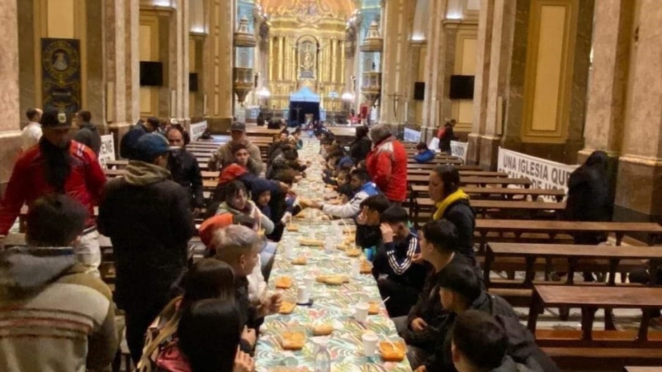 Lee más sobre el artículo La Catedral de Buenos abrió como un comedor para alimentar a los pobres