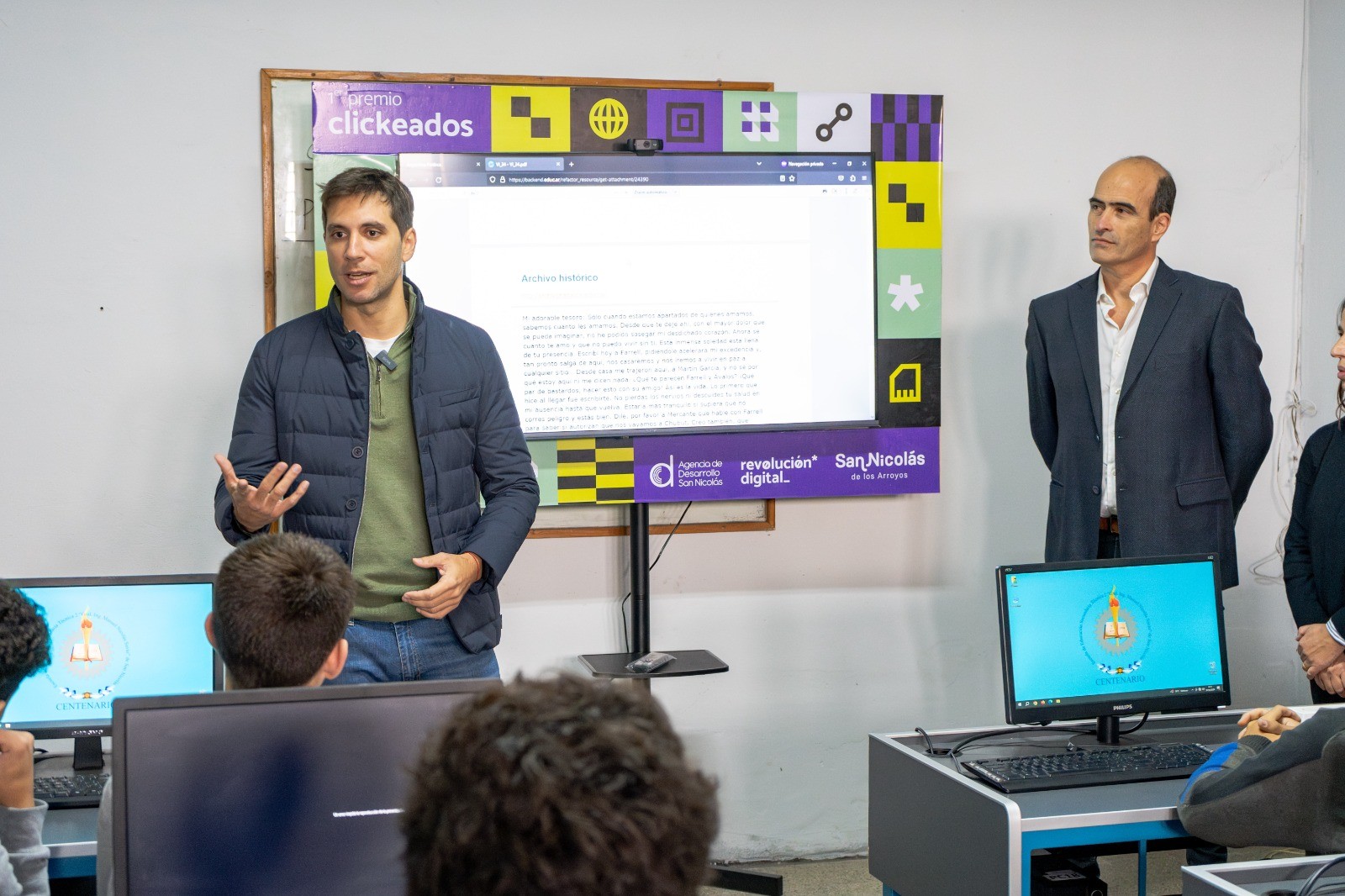 Lee más sobre el artículo Santiago Passaglia visitó a los alumnos ganadores de la competencia «Clickeados»