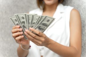 Lee más sobre el artículo Ahorros del colchón: los argentinos siguen vendiendo dólares para sobrellevar la crisis
