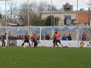 Lee más sobre el artículo Fútbol local: Regatas y Belgrano igualaron en el clásico de la ciudad