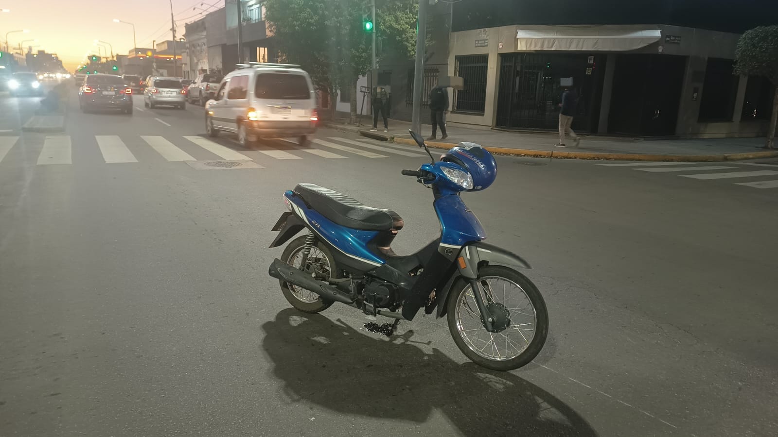 Lee más sobre el artículo Chocaron moto con auto en Avenida Savio y San José
