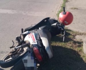 Lee más sobre el artículo Nuevo accidente de moto contra auto en Avenida Savio y Bogado