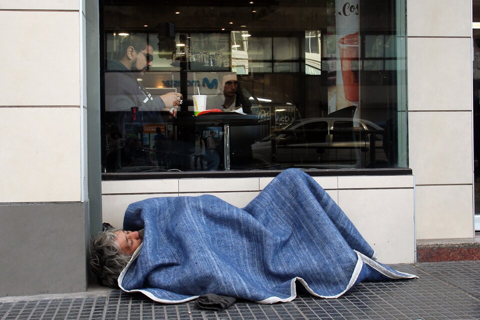 Lee más sobre el artículo Javier Milei lo hizo: elevó la pobreza al 55 por ciento en Argentina