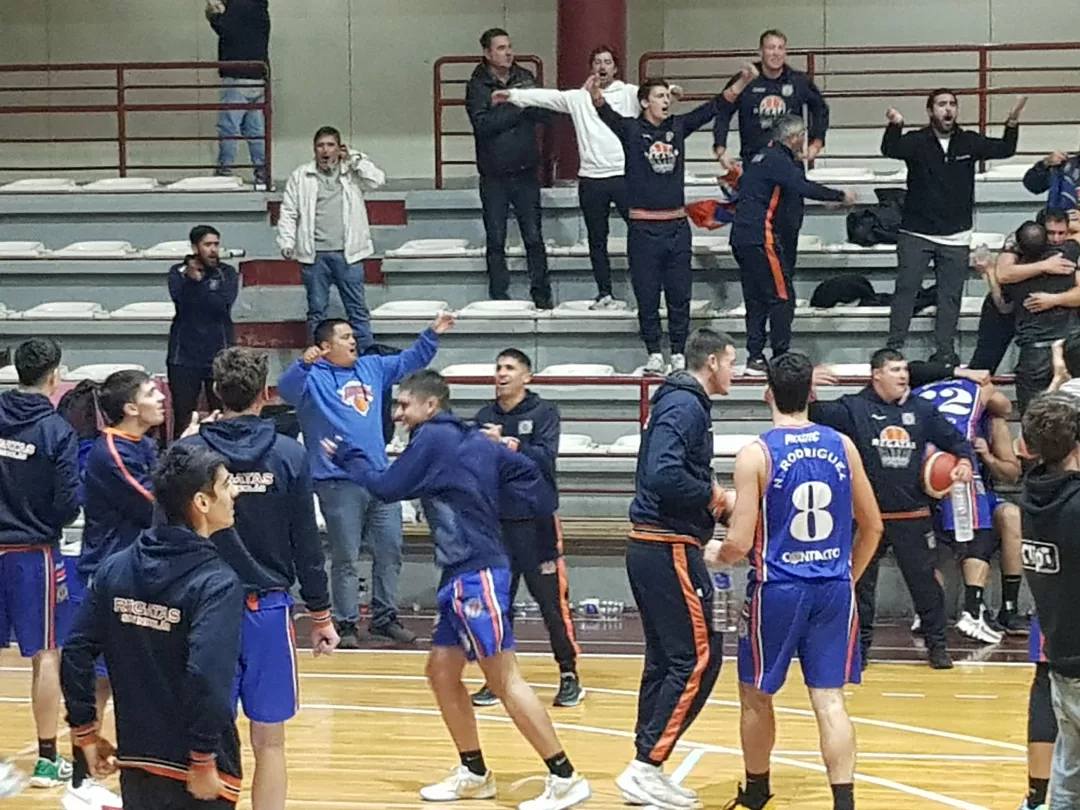 Lee más sobre el artículo Torneo Federal de Básquet: Regatas le ganó a Pacífico y sueña con el ascenso