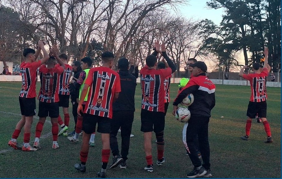 Lee más sobre el artículo Fútbol local: ganaron Somisa, Paraná, General Rojo y Defensores
