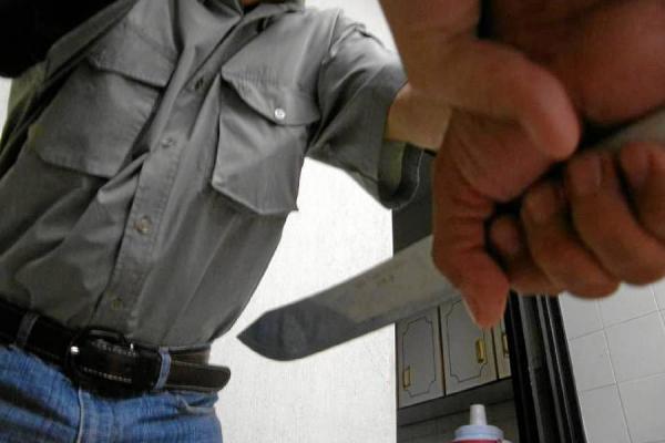 Lee más sobre el artículo Violenta agresión termina con dos heridos de arma blanca en una vivienda