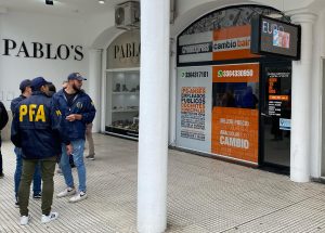 Lee más sobre el artículo Millonario robo y persecución policial en pleno centro nicoleño