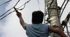 Lee más sobre el artículo Dos individuos condenados a tres años de prisión por robar cables de energía