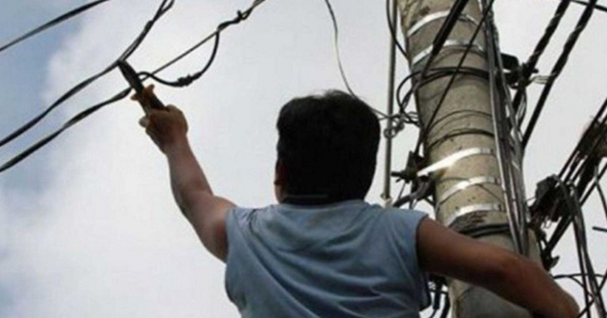 Lee más sobre el artículo Dos individuos condenados a tres años de prisión por robar cables de energía