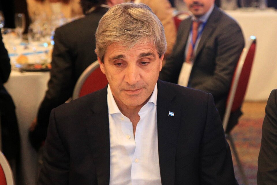 Lee más sobre el artículo Quiénes son los funcionarios libertarios que declararon cuentas e inversiones en el exterior