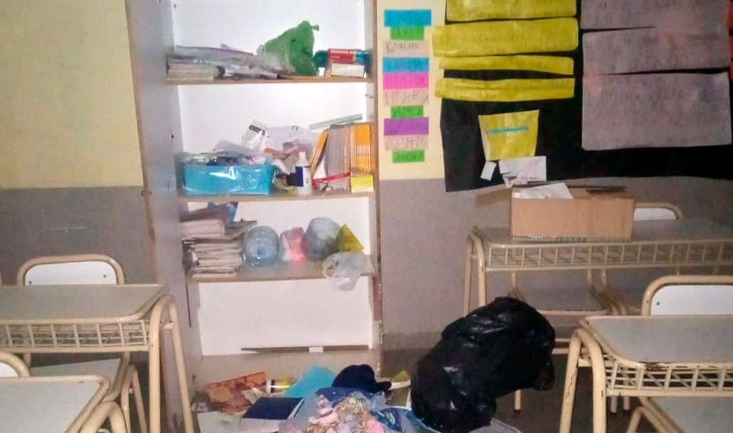 Lee más sobre el artículo Robaron y ocasionaron destrozos en la Escuela Secundaria 15 «René Favaloro»