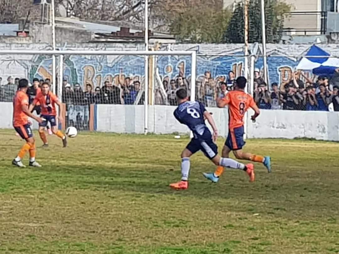 Lee más sobre el artículo Liga Nicoleña de Fútbol: Defensores y Regatas jugarán la final del Torneo Apertura